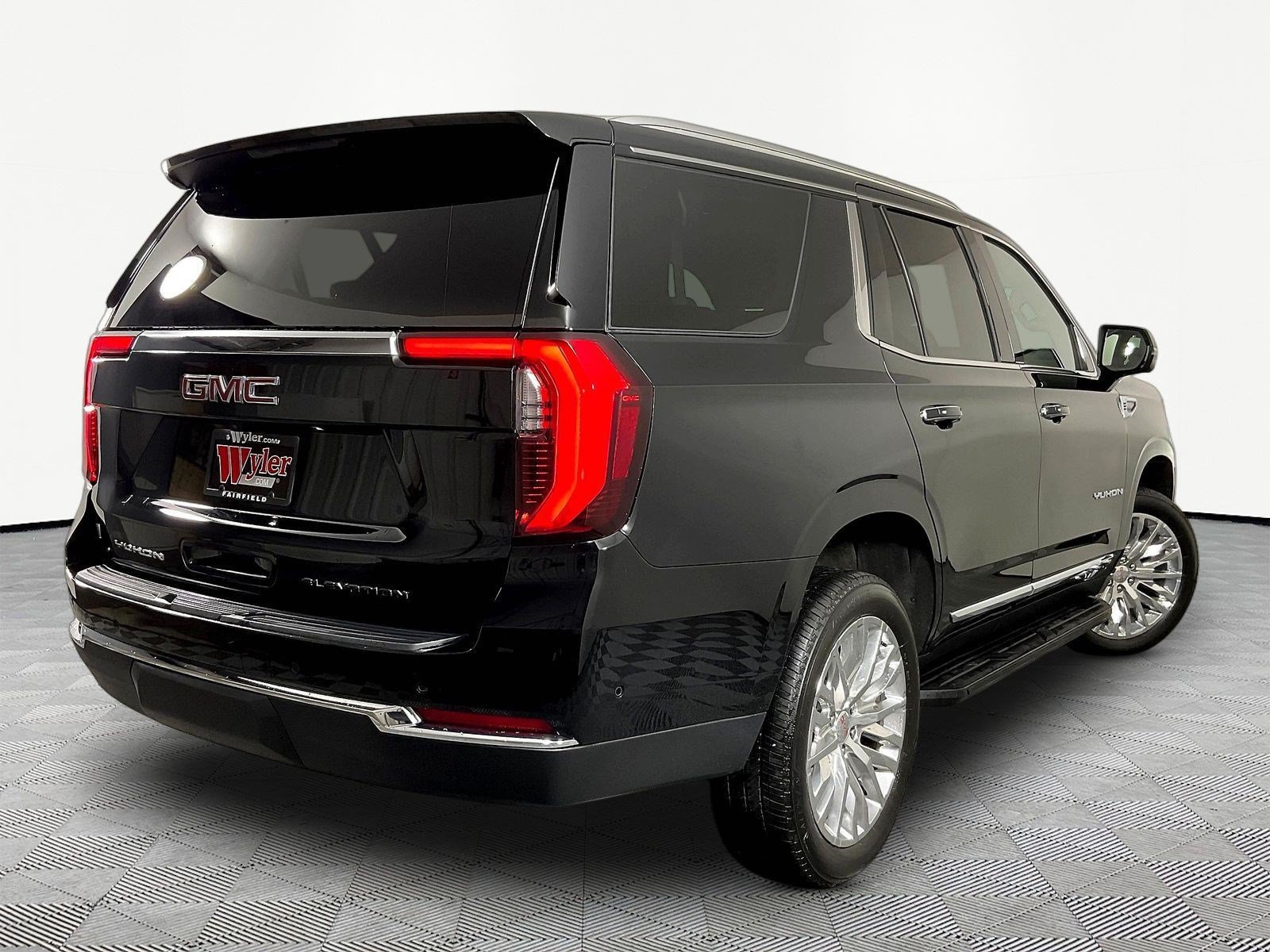Used 2025 GMC Yukon Elevation AWD/4WD image 6