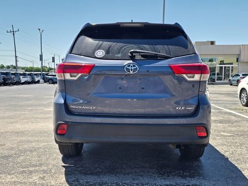 Used 2018 Toyota Highlander XLE AWD/4WD image 5