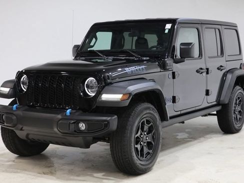 Used 2023 Jeep Wrangler Unlimited w/ Cold Weather Group AWD/4WD image 3