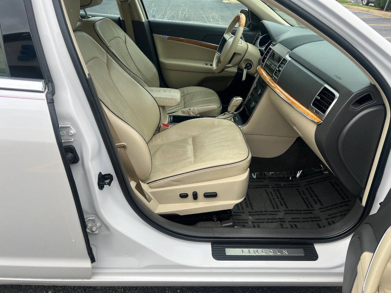 Used 2010 Lincoln MKZ FWD image 24