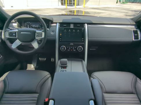 Certified 2026 Land Rover Discovery Limited Edition AWD/4WD image 16