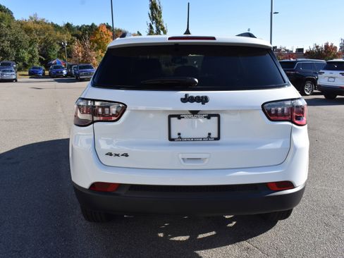 New 2026 Jeep Compass Latitude image 8