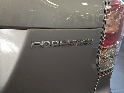 Used 2018 Subaru Forester 2.5i Premium w/ All-Weather Package image 29