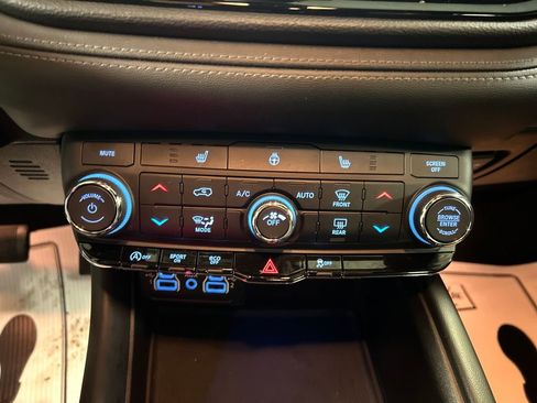 Used 2024 Dodge Durango SXT w/ SXT Blacktop Group image 19