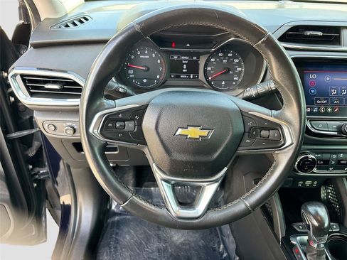 Used 2021 Chevrolet TrailBlazer LT w/ Premium Seating Package FWD image 11