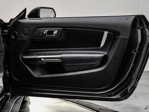 Used 2020 Ford Mustang Shelby GT500 w/ Technology Package RWD image 86