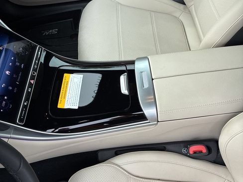Used 2025 Mercedes-Benz C 300 4MATIC Sedan image 16