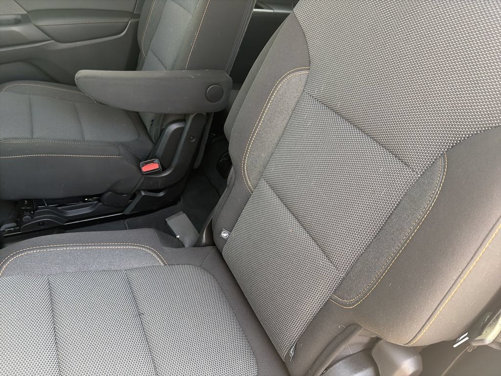 Used 2021 Chevrolet Traverse LT FWD image 28
