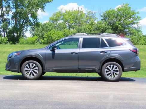 Used 2024 Subaru Outback Premium AWD/4WD image 8