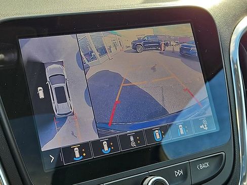 Used 2020 Chevrolet Equinox Premier image 32