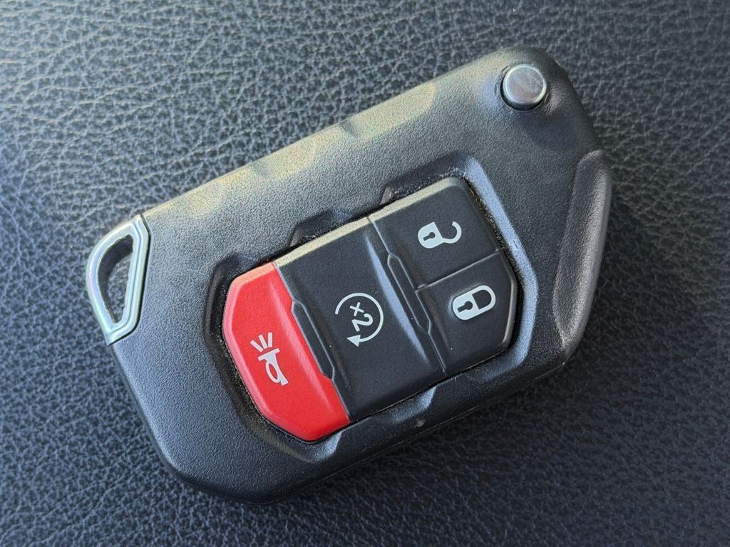 Used 2022 Jeep Gladiator Mojave w/ Cold Weather Group AWD/4WD image 31