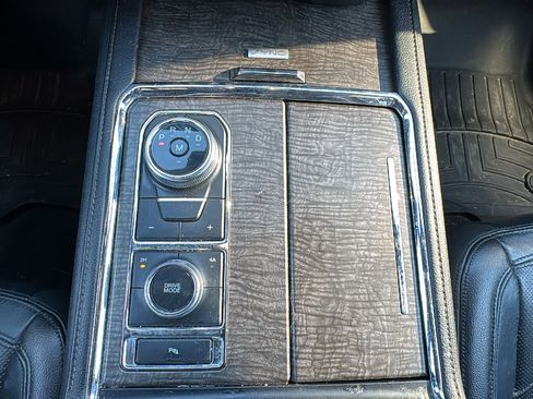 Used 2018 Ford Expedition Limited image 21