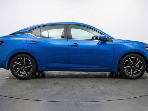 Used 2025 Nissan Sentra SV FWD image 11