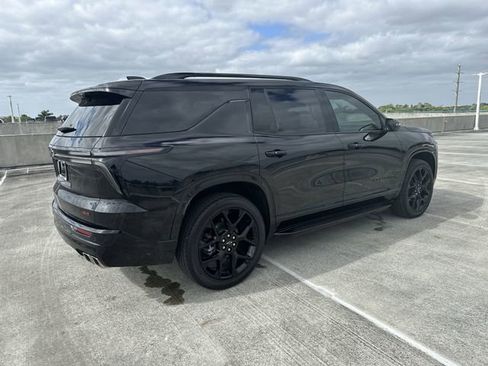 Used 2025 Chevrolet Traverse RS image 36