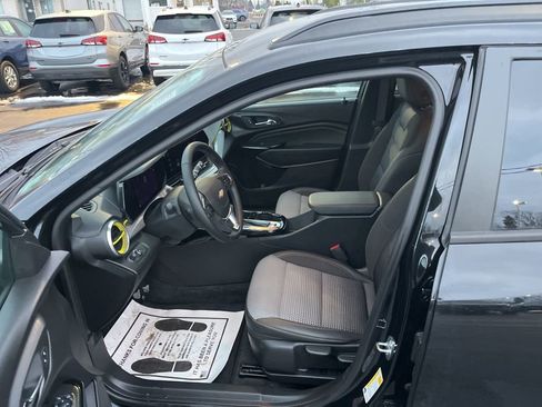 Used 2024 Chevrolet Trax LT w/ Driver Confidence Package image 17