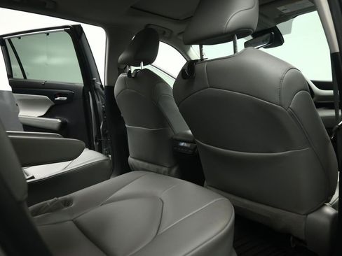 Used 2023 Toyota Highlander XLE FWD image 66