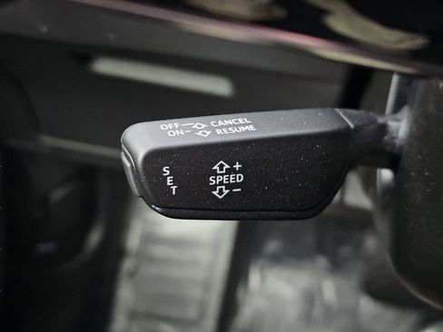 Used 2022 Audi e-tron Premium image 15