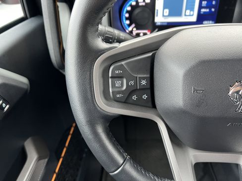 Used 2023 Ford Bronco Badlands image 28