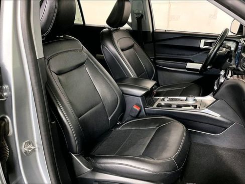 Used 2021 Ford Explorer Limited w/ Equipment Group 301A image 7