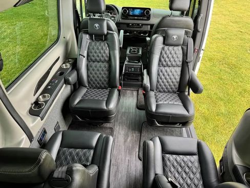 Used 2023 Mercedes-Benz Sprinter 2500 image 2