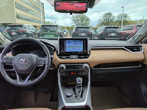 Used 2019 Toyota RAV4 Limited w/ Advanced Technology Package AWD/4WD image 11