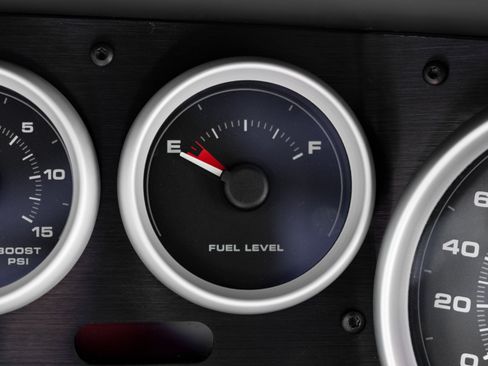 Used 2005 Ford GT RWD image 30
