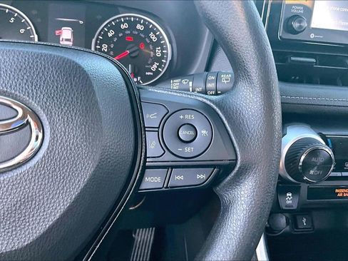 Used 2021 Toyota RAV4 XLE w/ Convenience Package image 12