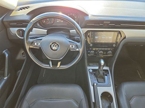 Used 2020 Volkswagen Passat 2.0T SE image 14