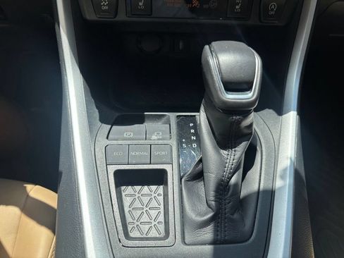 Used 2020 Toyota RAV4 XLE Premium FWD image 34