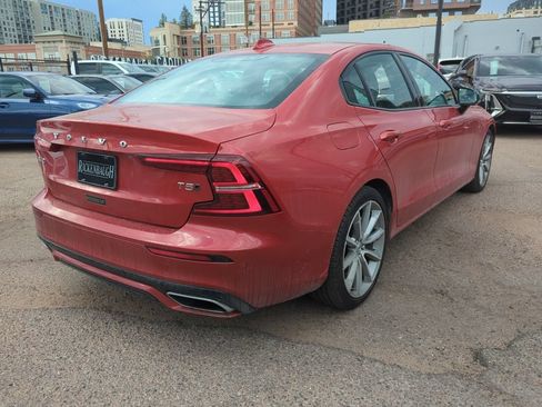 Used 2021 Volvo S60 T5 Momentum AWD/4WD image 7