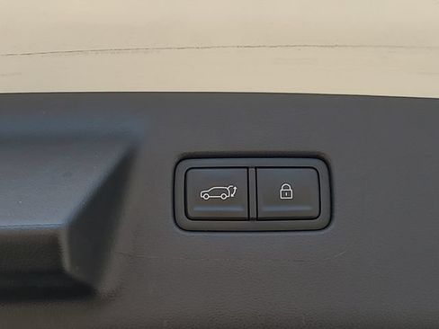 Used 2025 Hyundai Santa Fe Limited FWD image 37