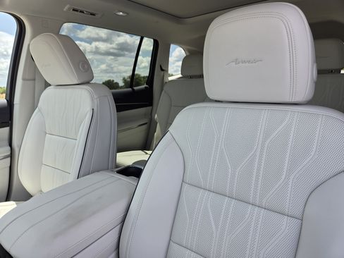 New 2027 Buick Enclave Avenir FWD image 24