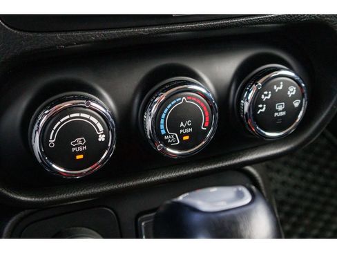 Used 2016 Jeep Renegade Trailhawk AWD/4WD image 26