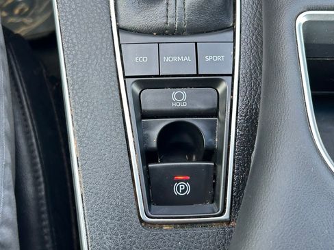 Used 2019 Toyota Avalon XSE image 27