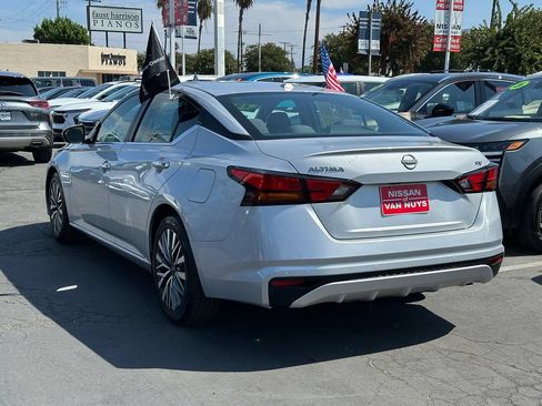 Used 2023 Nissan Altima 2.5 SV FWD image 4