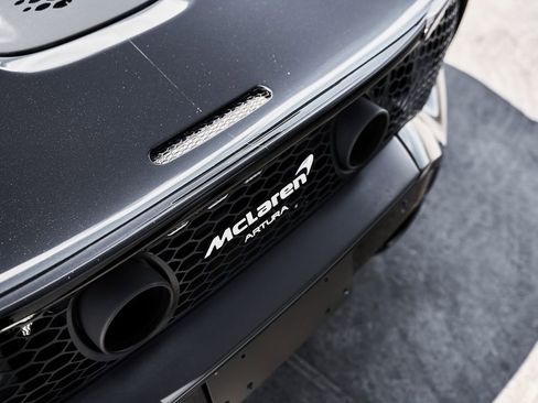 Used 2024 McLaren Artura RWD image 15