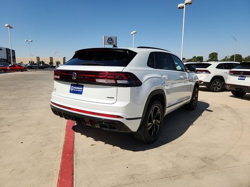 New 2026 Volkswagen Atlas Cross Sport SEL R-Line AWD/4WD image 5