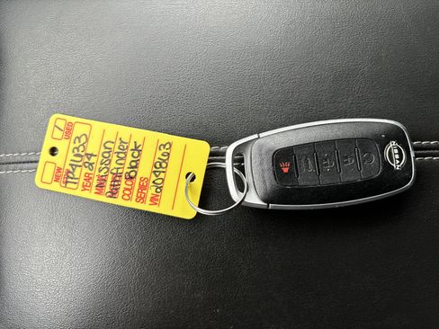 Used 2024 Nissan Pathfinder SL w/ Black Appearance Package image 31