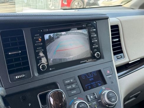 Used 2019 Toyota Sienna XLE FWD image 27
