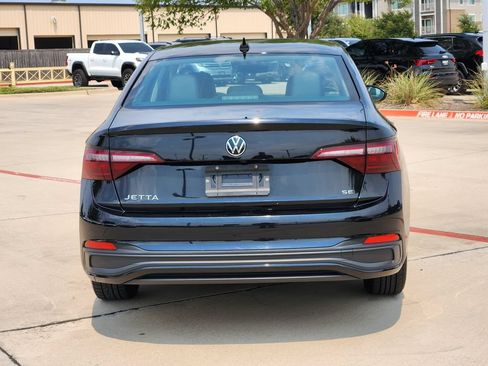 Used 2024 Volkswagen Jetta SE FWD image 13