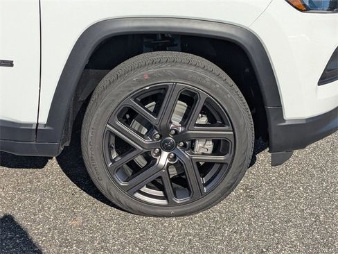 New 2026 Jeep Compass Latitude image 11