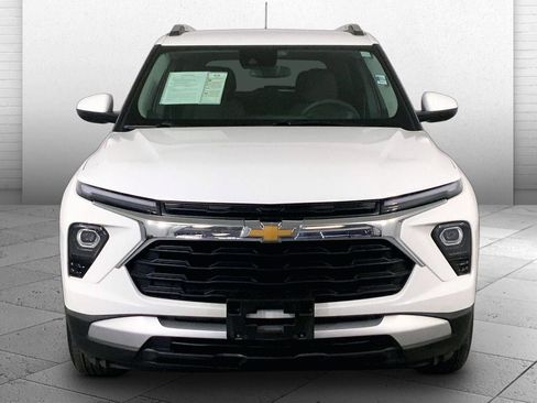 Used 2025 Chevrolet TrailBlazer LT AWD/4WD image 2