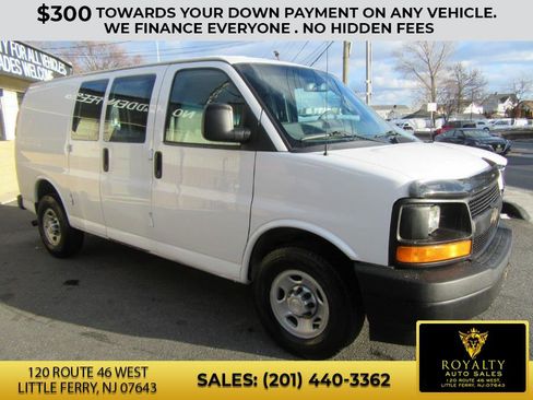 Used 2017 Chevrolet Express 2500 image 3