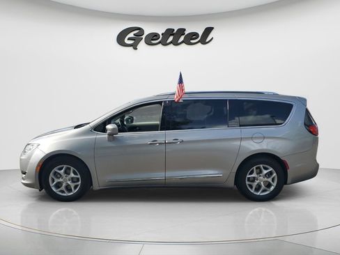 Used 2017 Chrysler Pacifica Touring-L Plus FWD image 7