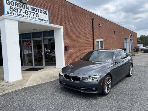 Used 2017 BMW 330i Sedan w/ Premium Package RWD image 2