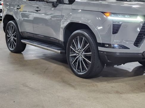 Used 2024 Lexus GX 550 w/ Accessory Package (Z1) image 16