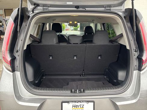 Used 2025 Kia Soul LX w/ LX Technology Package FWD image 31