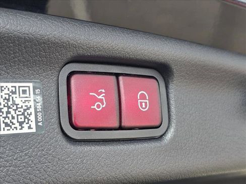 Used 2025 Mercedes-Benz C 300 4MATIC Sedan image 21