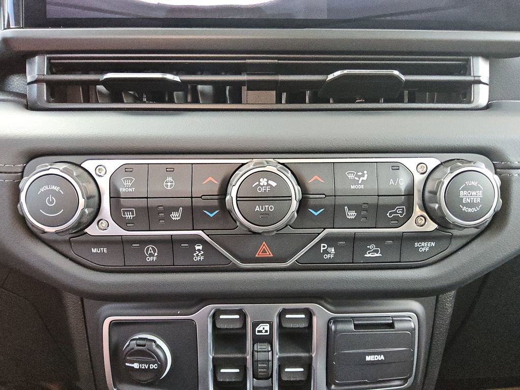 New 2026 Jeep Wrangler Unlimited Sahara AWD/4WD image 21