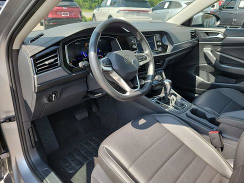 Used 2024 Volkswagen Jetta SE FWD image 18